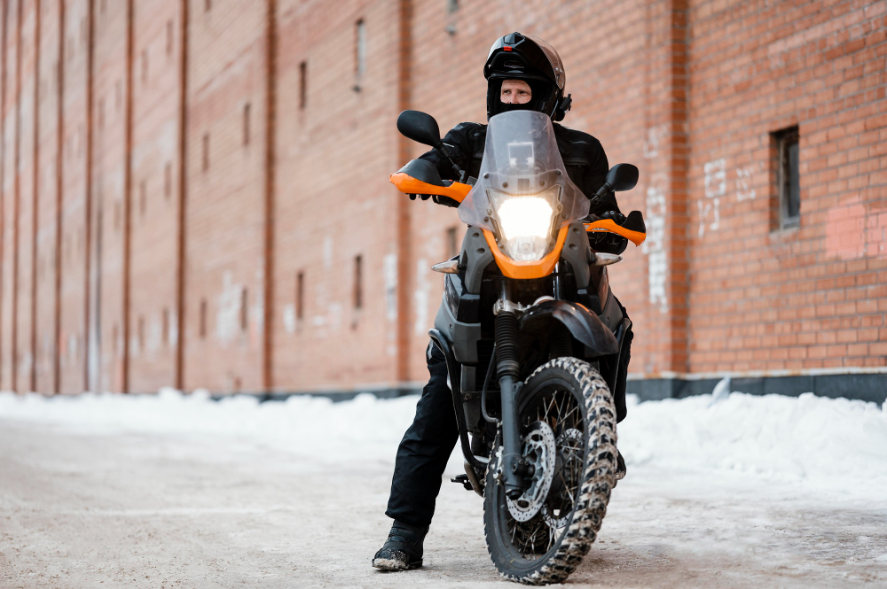 Sécurité et confort sur deux roues : Préparer votre Moto et Equipement pour l’Hiver